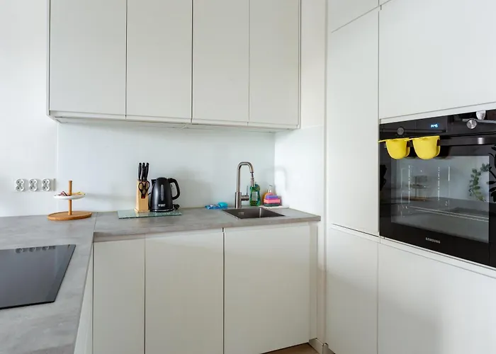 Starowiejska Signature By Bookinghost