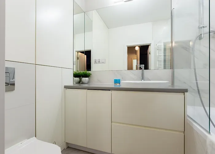 Starowiejska Signature By Bookinghost *